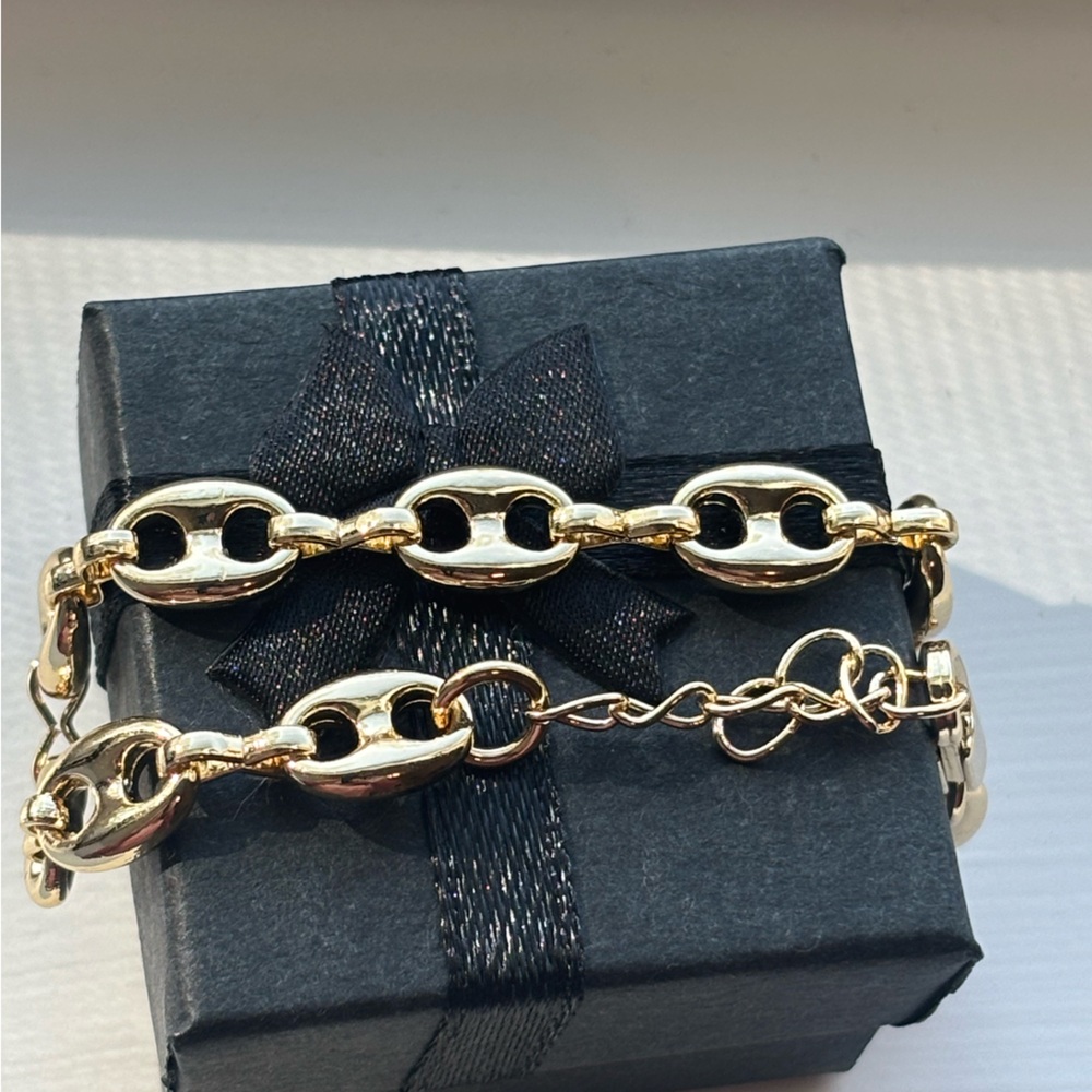 Gold Link Bracelet - Elegant Women’s Bracelet - Picture 6 of 9